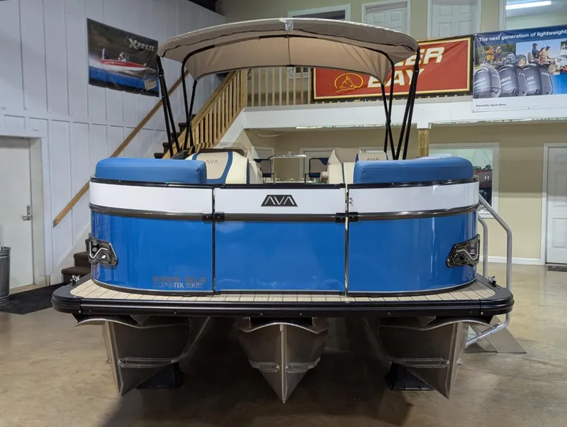 Slide: The Image of Avalon Catalina 23 versa lounge 2025 - 3