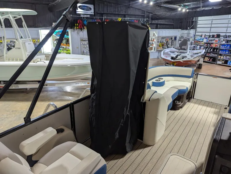 Slide: The Image of Avalon Catalina 23 versa lounge 2025 - 6