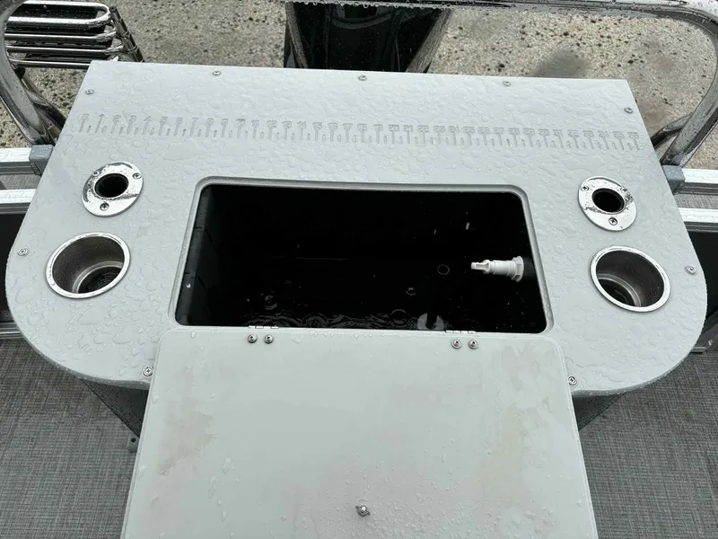 Slide: The Image of Avalon Venture 85 23 VERSA FISH 2025 - 15