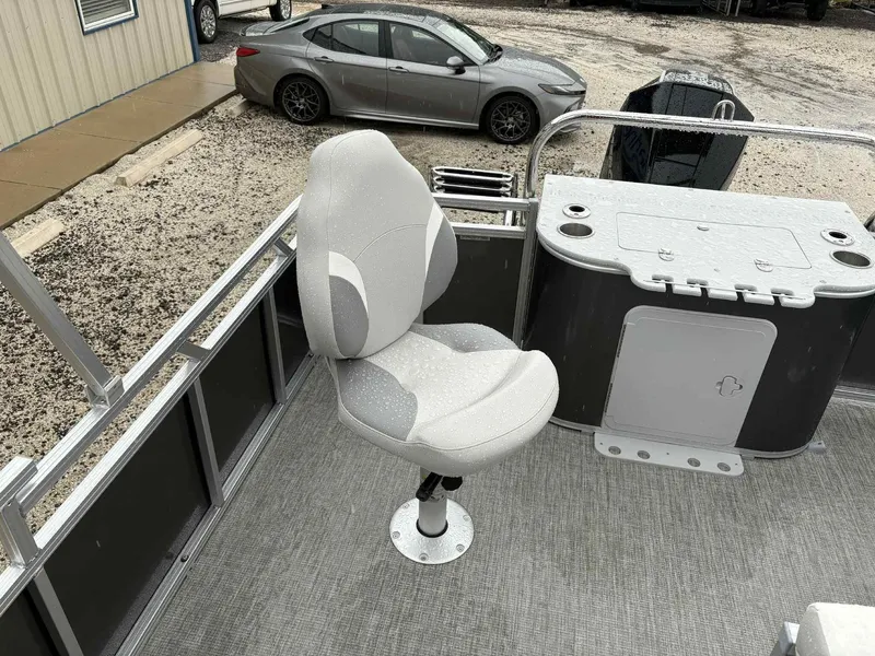 Slide: The Image of Avalon Venture 85 23 VERSA FISH-TRITOON 200HP 2025 - 13