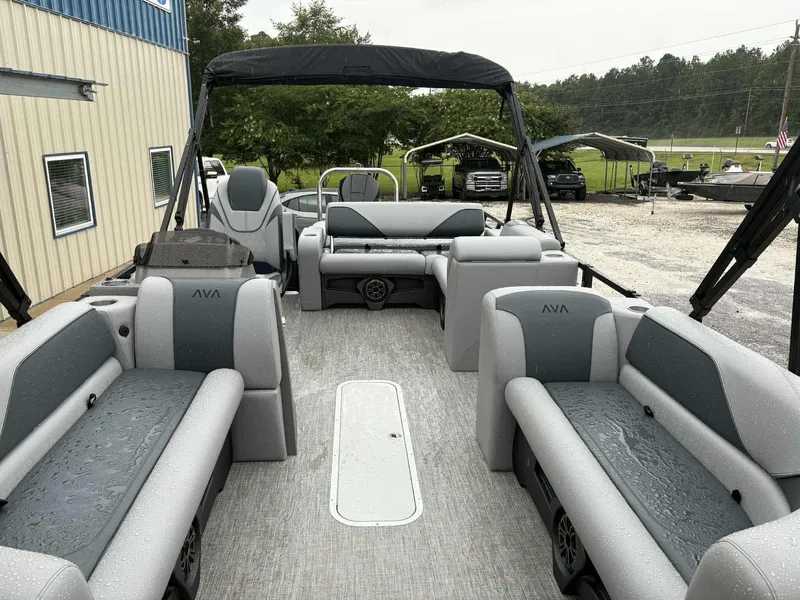 Slide: The Image of Avalon Venture 85 23 VERSA FISH 2025 - 8