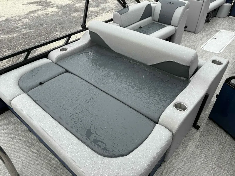 Slide: The Image of Avalon Venture 85 23 VERSA FISH 2025 - 9