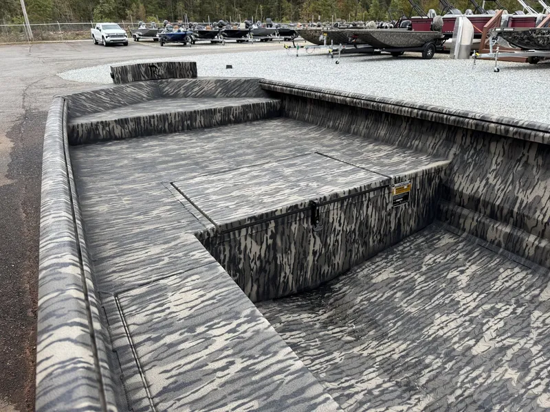 Slide: The Image of Reaper Boats 756 756 STEP TRANSOM 2026 - 4