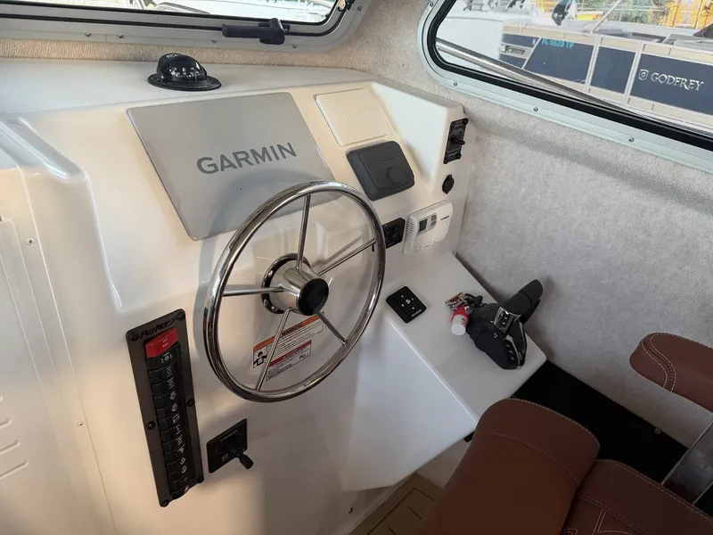 Slide: The Image of Parker Marine 287 Explorer 2026 - 13