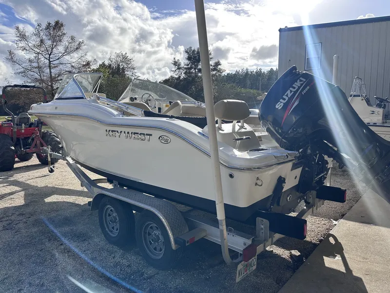 Slide: The Image of Key West 211 Dual Console 2016 - 5