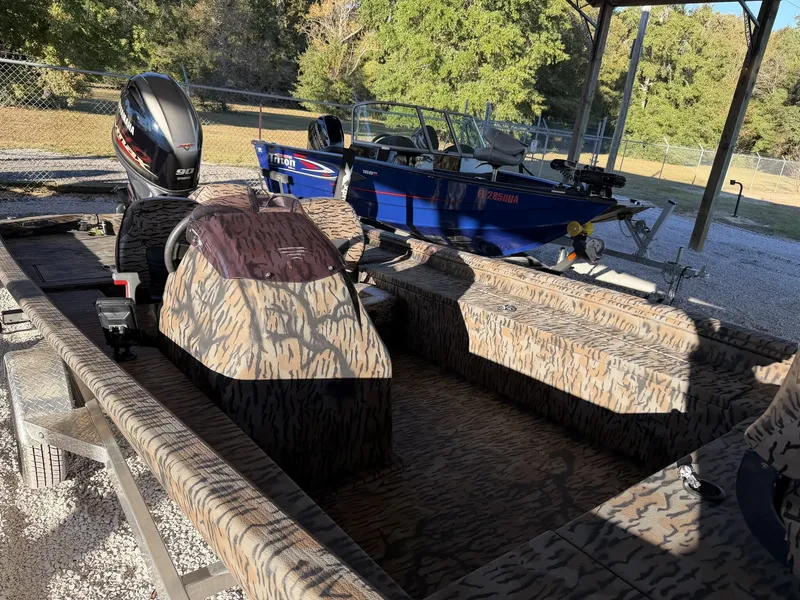 Slide: The Image of Xpress XP185 Catfish 2025 - 4