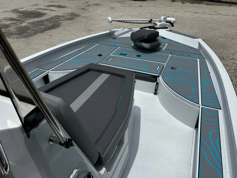 Slide: The Image of Xpress X23B Bay Lounge 2025 - 10