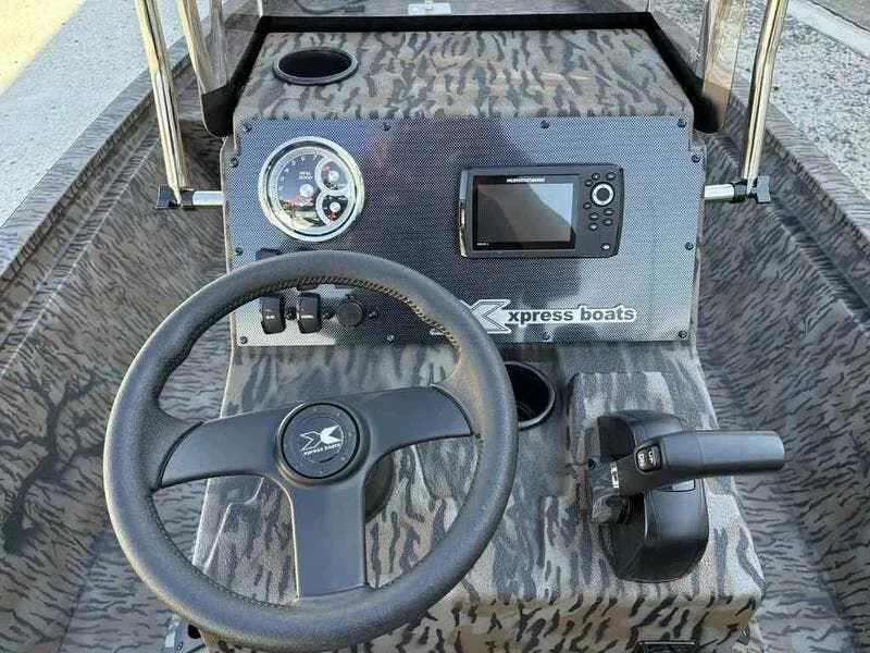 Slide: The Image of Xpress Hyper-Lift Bay Series 210 BAY 2026 - 14