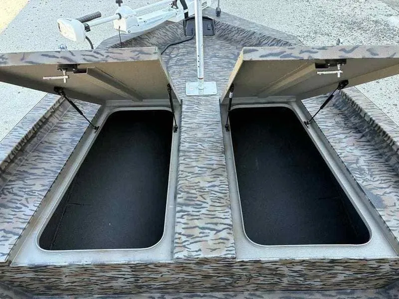 Slide: The Image of Xpress Hyper-Lift Bay Series 210 BAY 2026 - 15