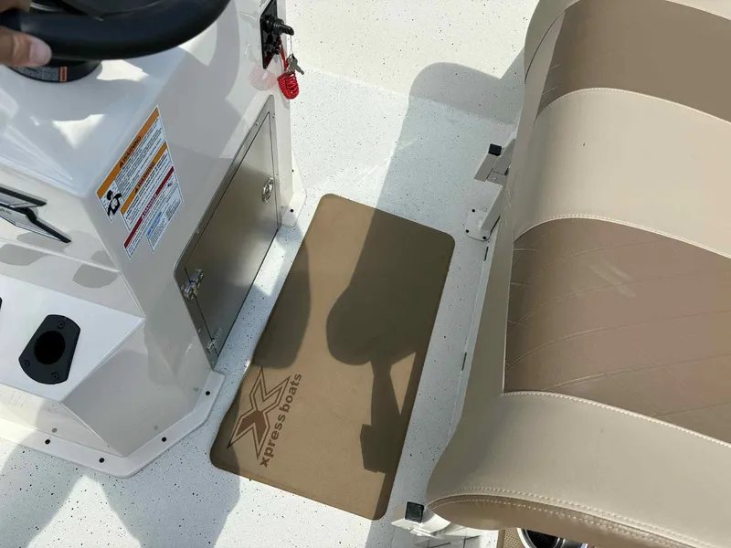 Slide: The Image of Xpress Hyper-Lift Bay Series 210 BAY 2026 - 11