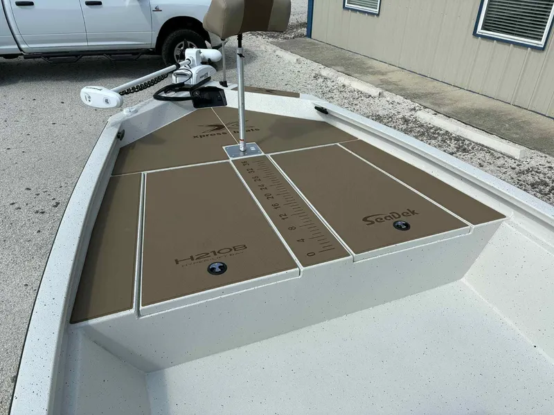 Slide: The Image of Xpress Hyper-Lift Bay Series 210 BAY 2026 - 8