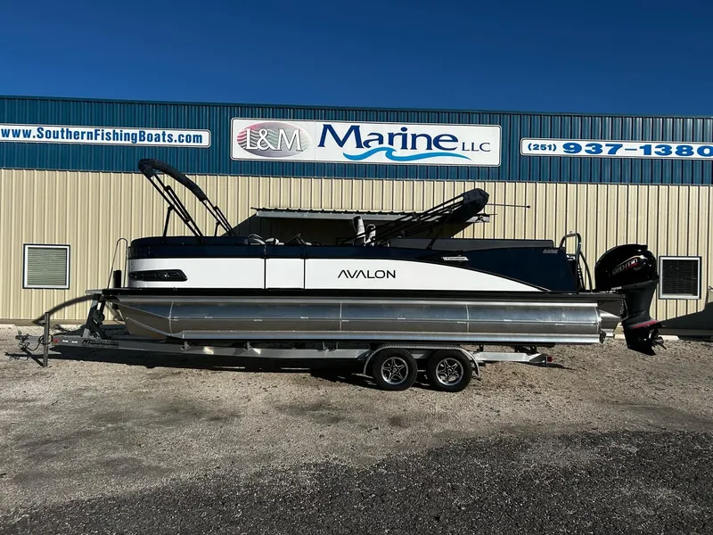 Slide: The Image of Avalon CATALINA 25 QUAD LOUNGER 2025 - 1