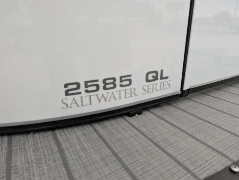 Slide: The Image of Avalon CATALINA 25 QUAD LOUNGER 2025 - 18