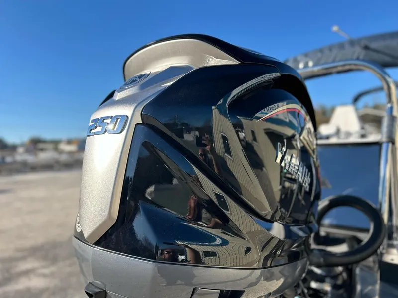 Slide: The Image of Avalon CATALINA 25 QUAD LOUNGER 2025 - 19