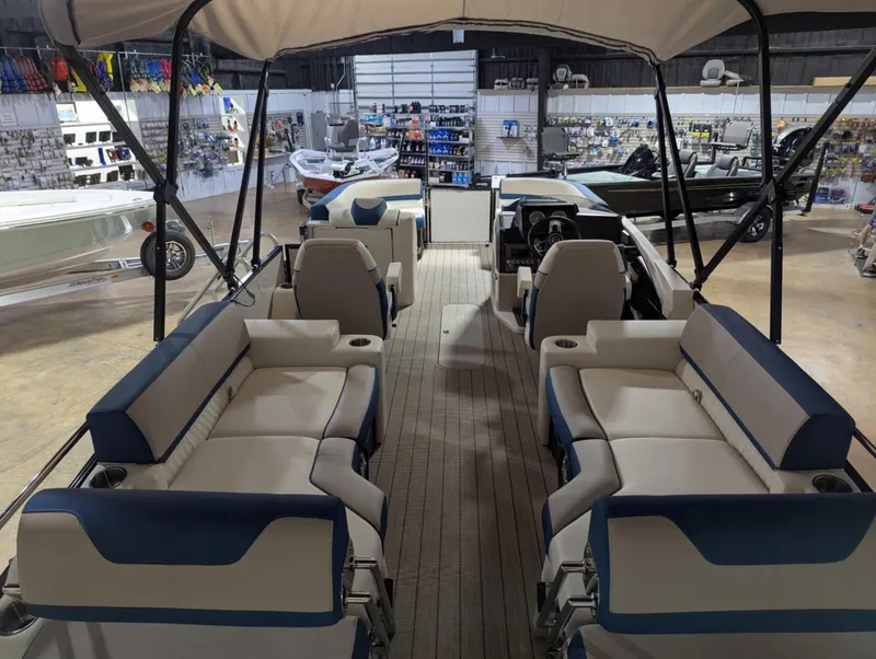 Slide: The Image of Avalon Catalina 23 versa lounge 2025 - 10