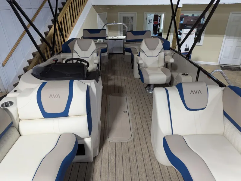 Slide: The Image of Avalon Catalina 23 versa lounge 2025 - 13