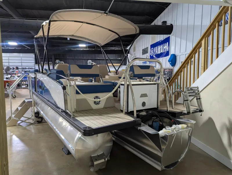 Slide: The Image of Avalon Catalina 23 versa lounge 2025 - 19