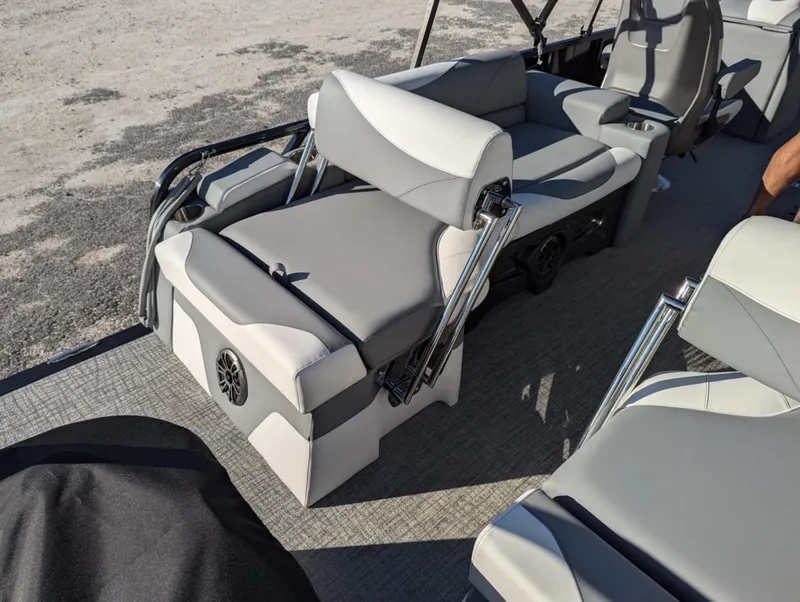 Slide: The Image of Avalon LSZ 23 LOUNGE SWITCH 2025 - 12