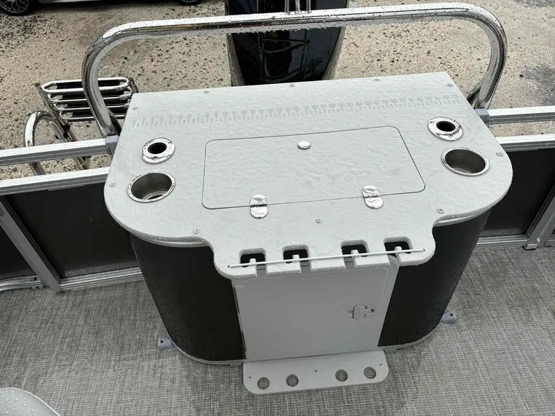 Slide: The Image of Avalon Venture 85 23 VERSA FISH 2025 - 18