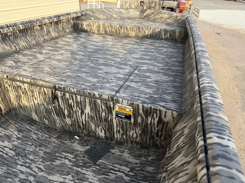 Slide: The Image of Reaper Boats 756 756 STEP TRANSOM 2026 - 4