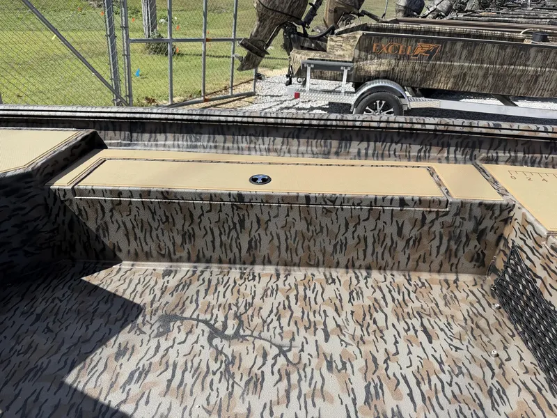 Slide: The Image of Xpress HD Series HD16DB WITH SEADECK/LIVEWELL 2026 - 5