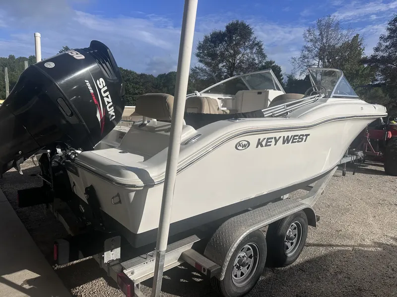 Slide: The Image of Key West 211 Dual Console 2016 - 4