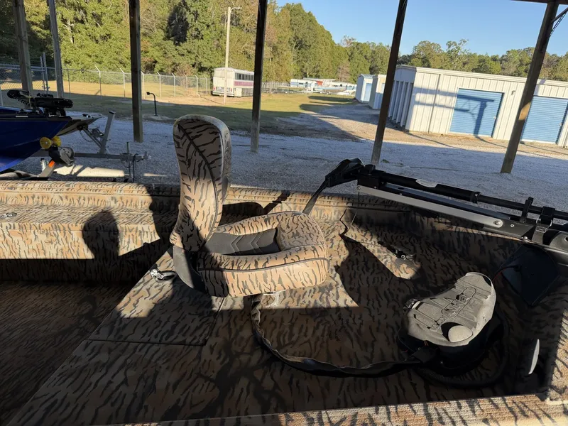 Slide: The Image of Xpress XP185 Catfish 2025 - 3