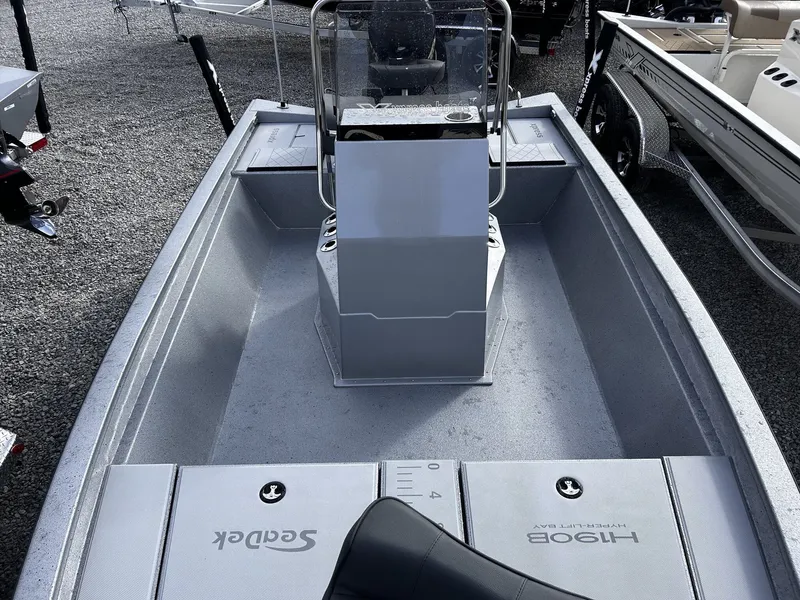 Slide: The Image of Xpress H190B Bay 2026 - 6