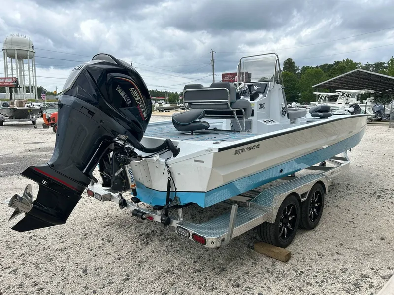 Slide: The Image of Xpress X23B Bay Lounge 2025 - 5