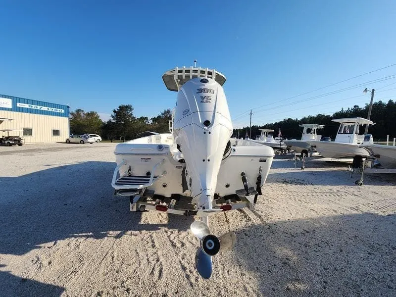 Slide: The Image of Skeeter SX2350 2025 - 3