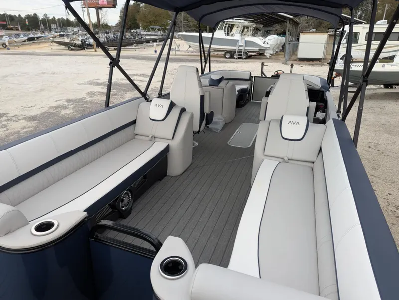 Slide: The Image of Avalon CATALINA 25 QUAD LOUNGER 2025 - 21