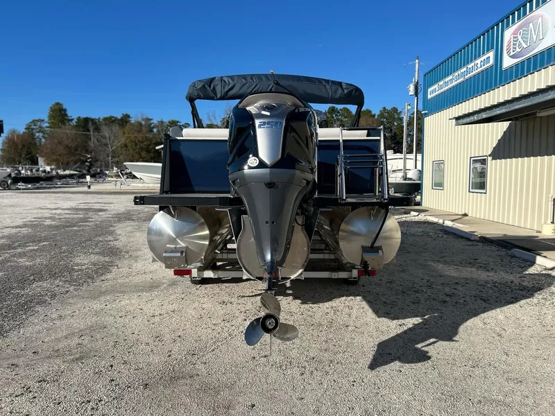 Slide: The Image of Avalon CATALINA 25 QUAD LOUNGER 2025 - 3