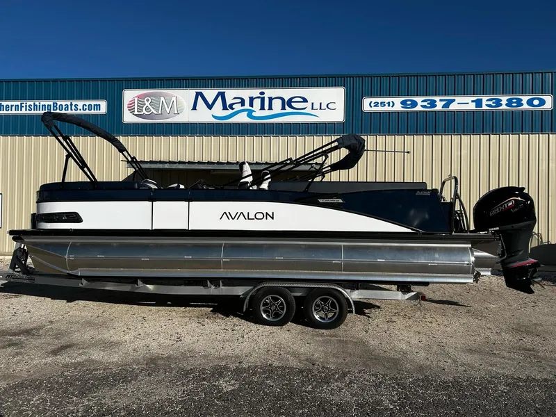 Slide: The Image of Avalon CATALINA 25 QUAD LOUNGER 2025 - 7