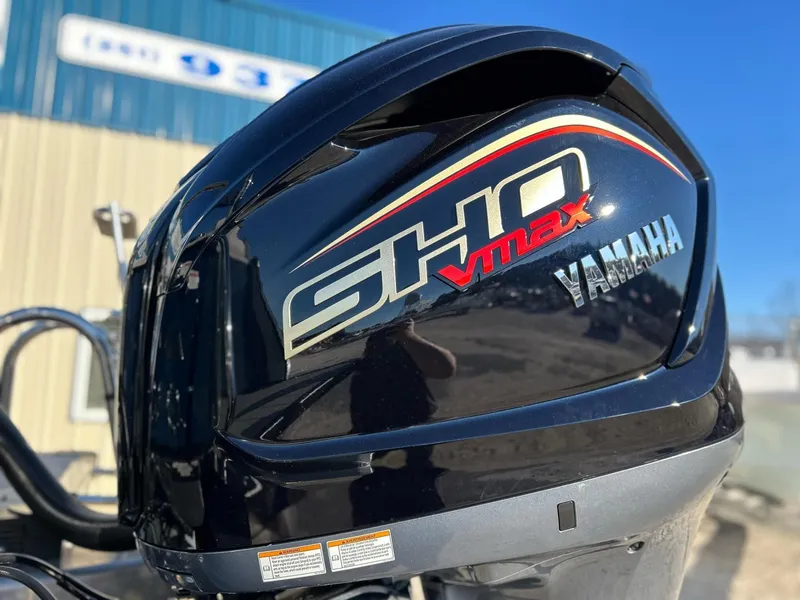 Slide: The Image of Avalon CATALINA 25 QUAD LOUNGER 2025 - 8