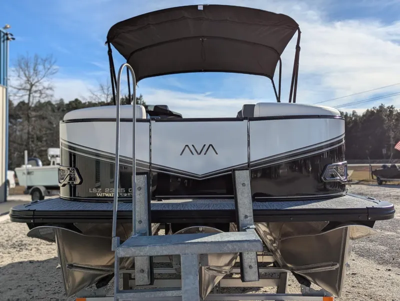 Slide: The Image of Avalon LSZ 23 LOUNGE SWITCH 2025 - 19