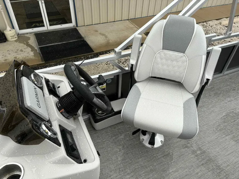 Slide: The Image of Avalon Venture 85 23 VERSA FISH 2025 - 8