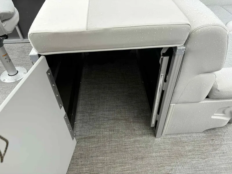 Slide: The Image of Avalon Venture 85 23 VERSA FISH-TRITOON 200HP 2025 - 12