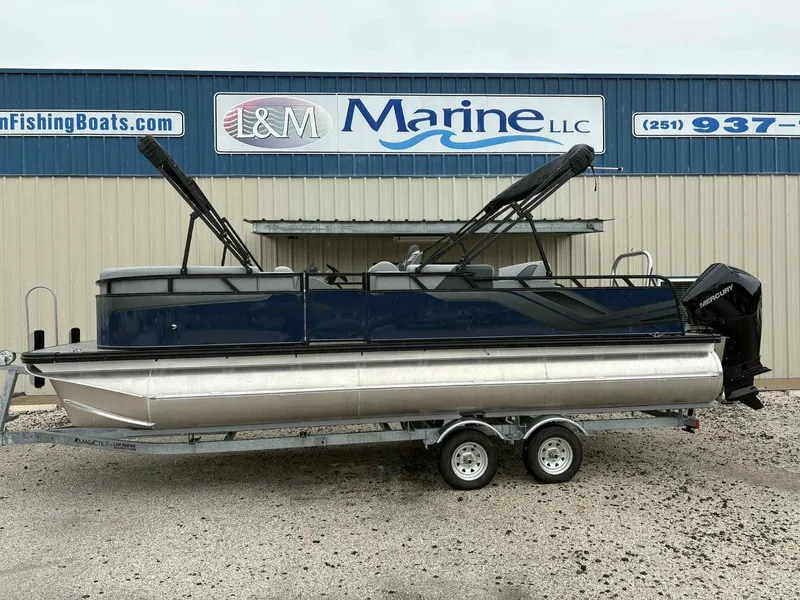 Slide: The Image of Avalon Venture 85 23 VERSA FISH 2025 - 1
