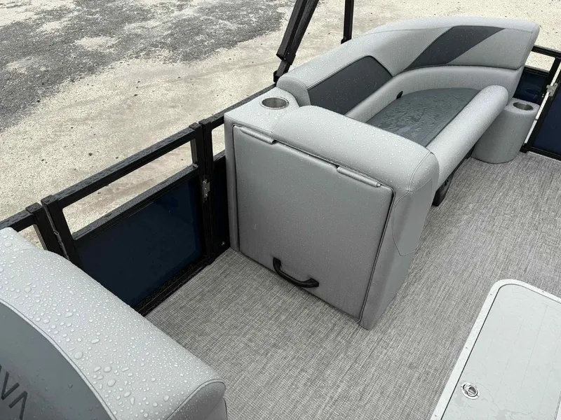 Slide: The Image of Avalon Venture 85 23 VERSA FISH 2025 - 10