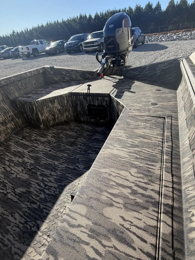 Slide: The Image of Reaper Boats 756 756 STEP TRANSOM 2026 - 10