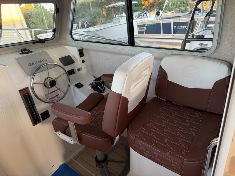 Slide: The Image of Parker Marine 287 Explorer 2026 - 17