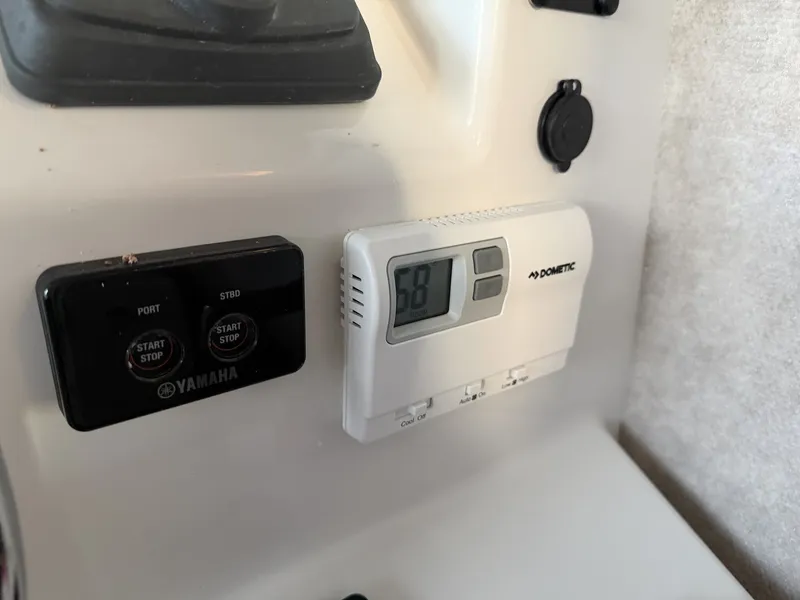 Slide: The Image of Parker Marine 287 Explorer 2026 - 22