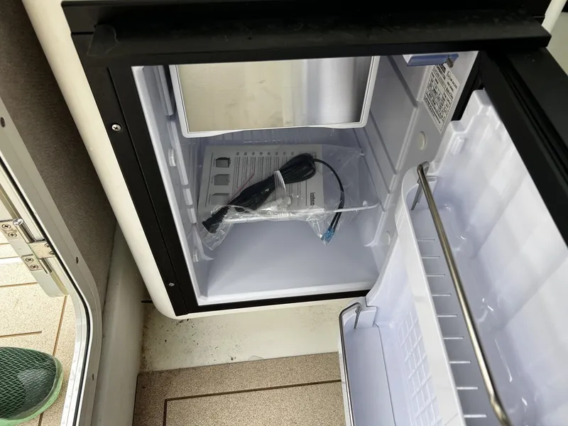 Slide: The Image of Parker Marine 287 Explorer 2026 - 33