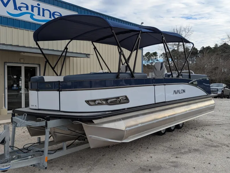 Slide: The Image of Avalon CATALINA 25 QUAD LOUNGER 2025 - 29