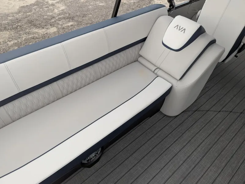 Slide: The Image of Avalon CATALINA 25 QUAD LOUNGER 2025 - 30