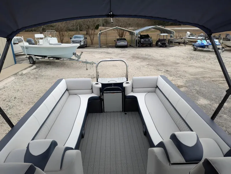Slide: The Image of Avalon CATALINA 25 QUAD LOUNGER 2025 - 5