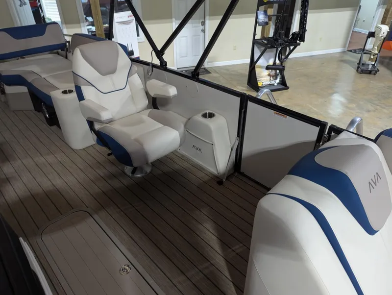 Slide: The Image of Avalon Catalina 23 versa lounge 2025 - 22