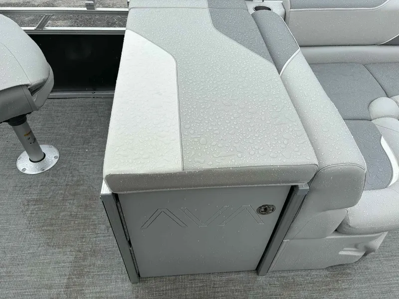 Slide: The Image of Avalon Venture 85 23 VERSA FISH 2025 - 19