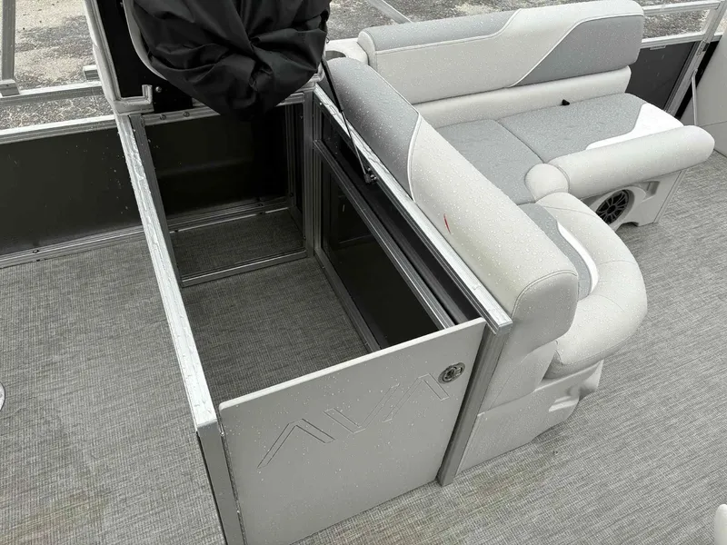 Slide: The Image of Avalon Venture 85 23 VERSA FISH 2025 - 20