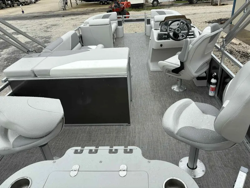 Slide: The Image of Avalon Venture 85 23 VERSA FISH 2025 - 23